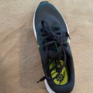 Nike Kids Star Runner 3 - size 3 1/2. Gray/Green